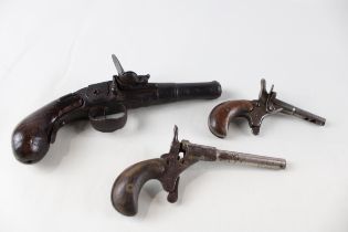 3 x Antique Pistols Inc. Flintlock // 3 x Antique Pistols Inc. Flintlock In antique condition