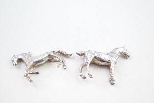 2 x Vintage Stamped .925 Sterling Silver Novelty Horse Ornaments (71g) // In vintage condition Signs