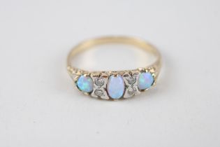 9ct gold opal & diamond ring (3g) Size T