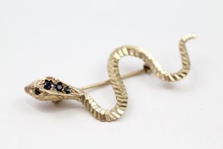 9ct gold sapphire snake brooch (2.8g) Size O