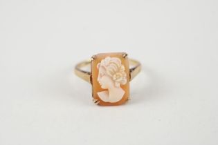 9ct gold shell cameo dress ring (2.7g) Size M