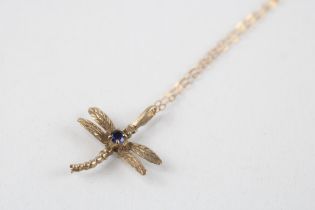 9ct gold blue gem dragonfly pendant & chain (1.2g)