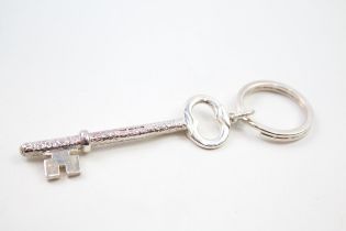 HAMILTON & INCHES .925 Scottish Sterling Silver Novelty Key Form Keyring (28g) // Length - 11.2cm In