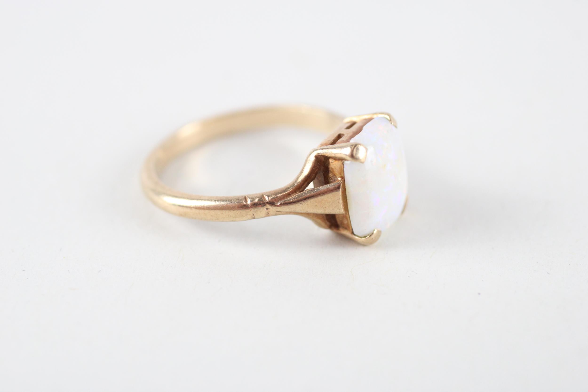 9ct gold opal dress ring (2.3g) Size K - Image 2 of 4