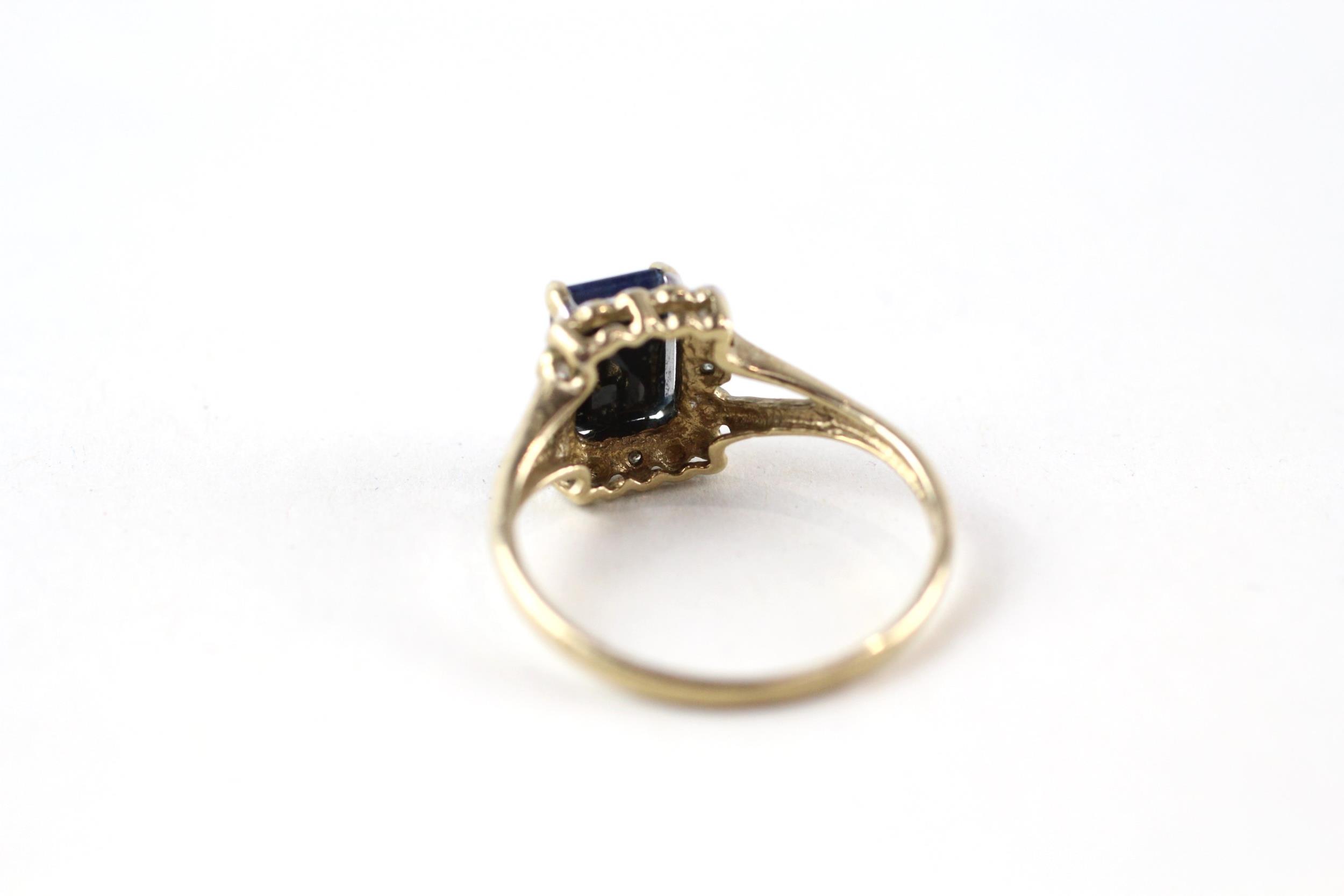 9ct gold sapphire & diamond cluster ring (2g) Size P - Image 4 of 6