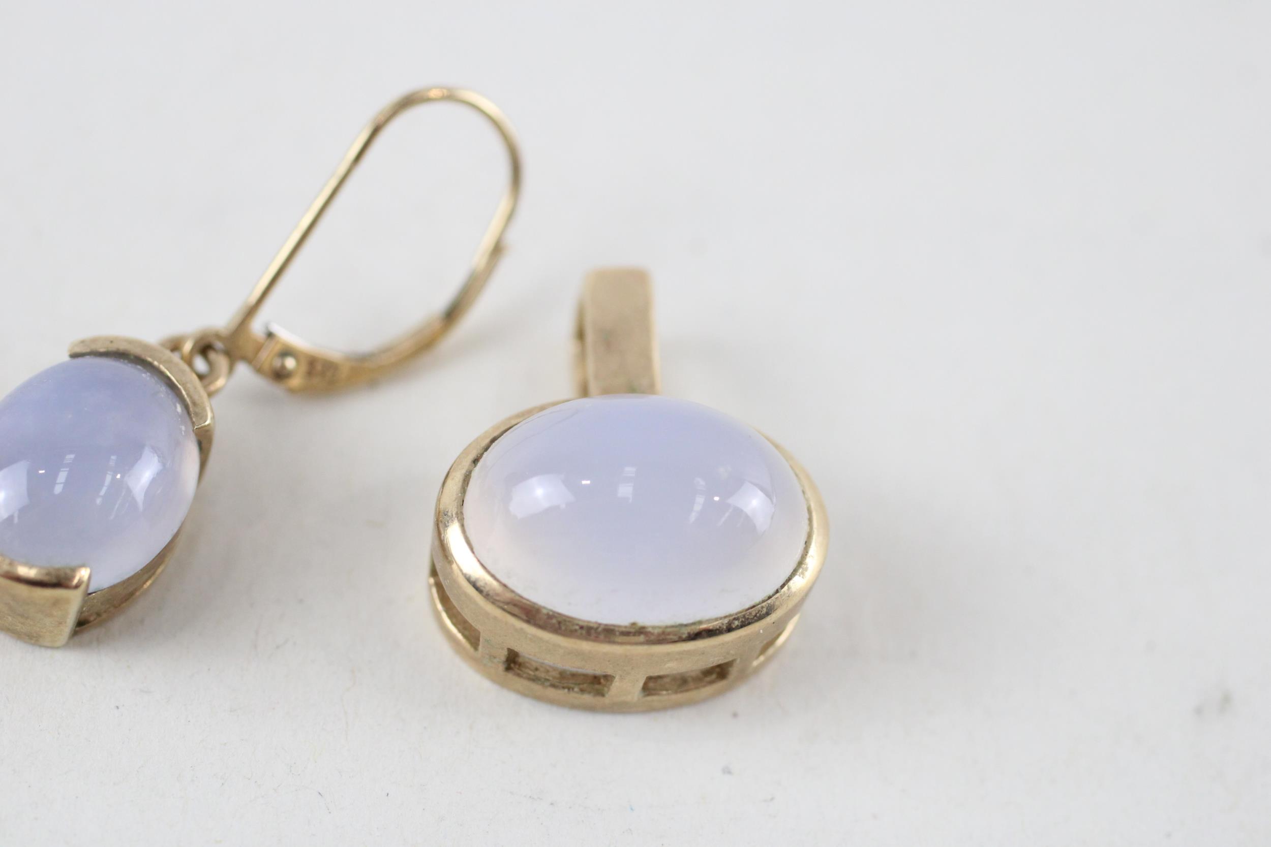 9ct gold chalcedony pendant & earrings set (9.1g) - Image 2 of 4