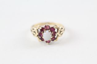 9ct gold red gemstone & opal ring (1.7g) Size K