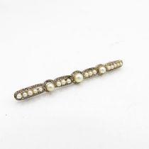 Unmarked but tested 18ct white gold bar brooch with pearls and diamonds - total weight 6g