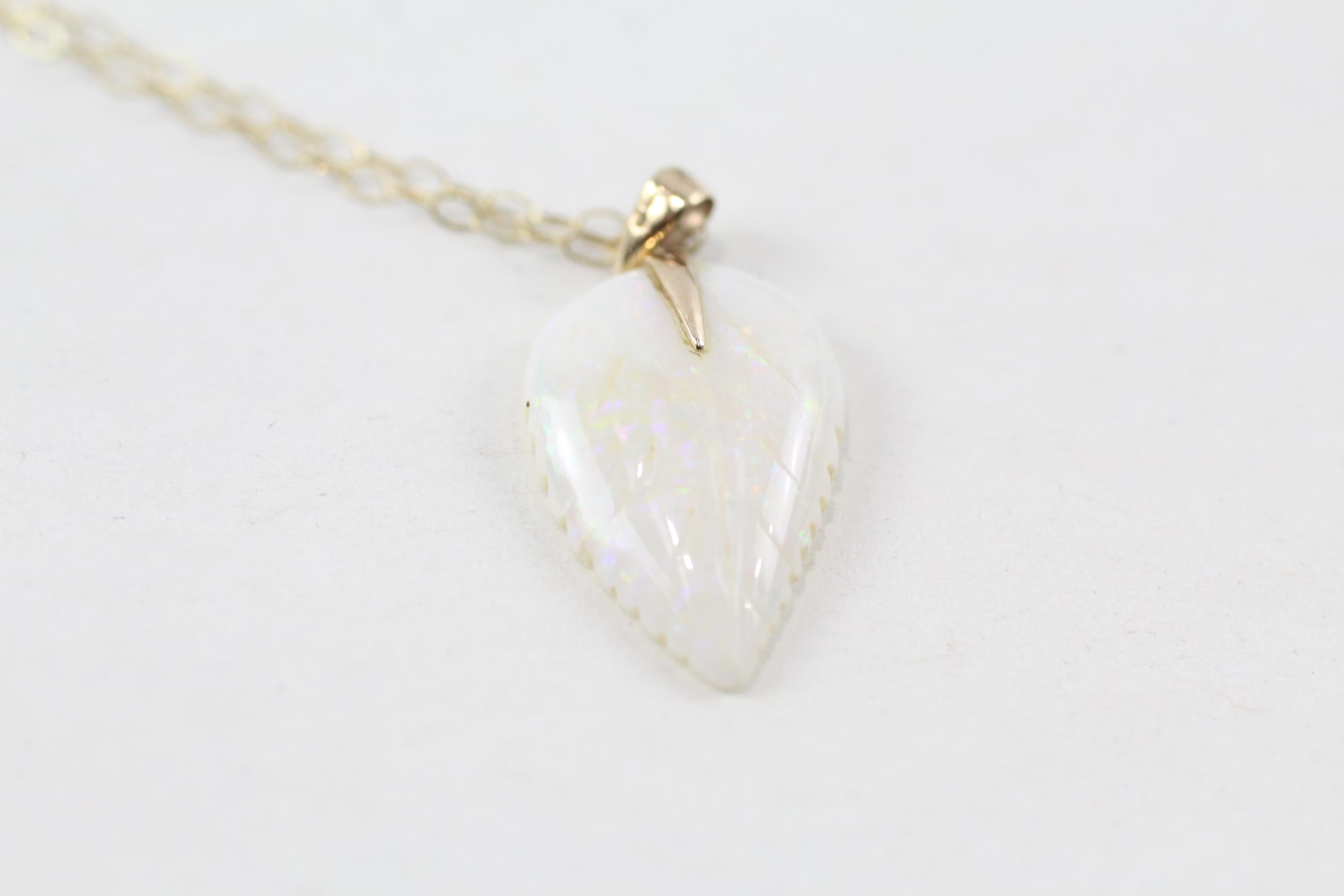 9ct gold opal pendant & chain (1.1g) - Image 2 of 5