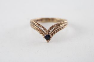 9ct gold sapphire single stone chevron ring with split shank (2.4g) Size O