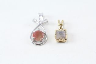 2x 9ct gold labradorite, peach moonstone, clear gemstone pendants (3g)