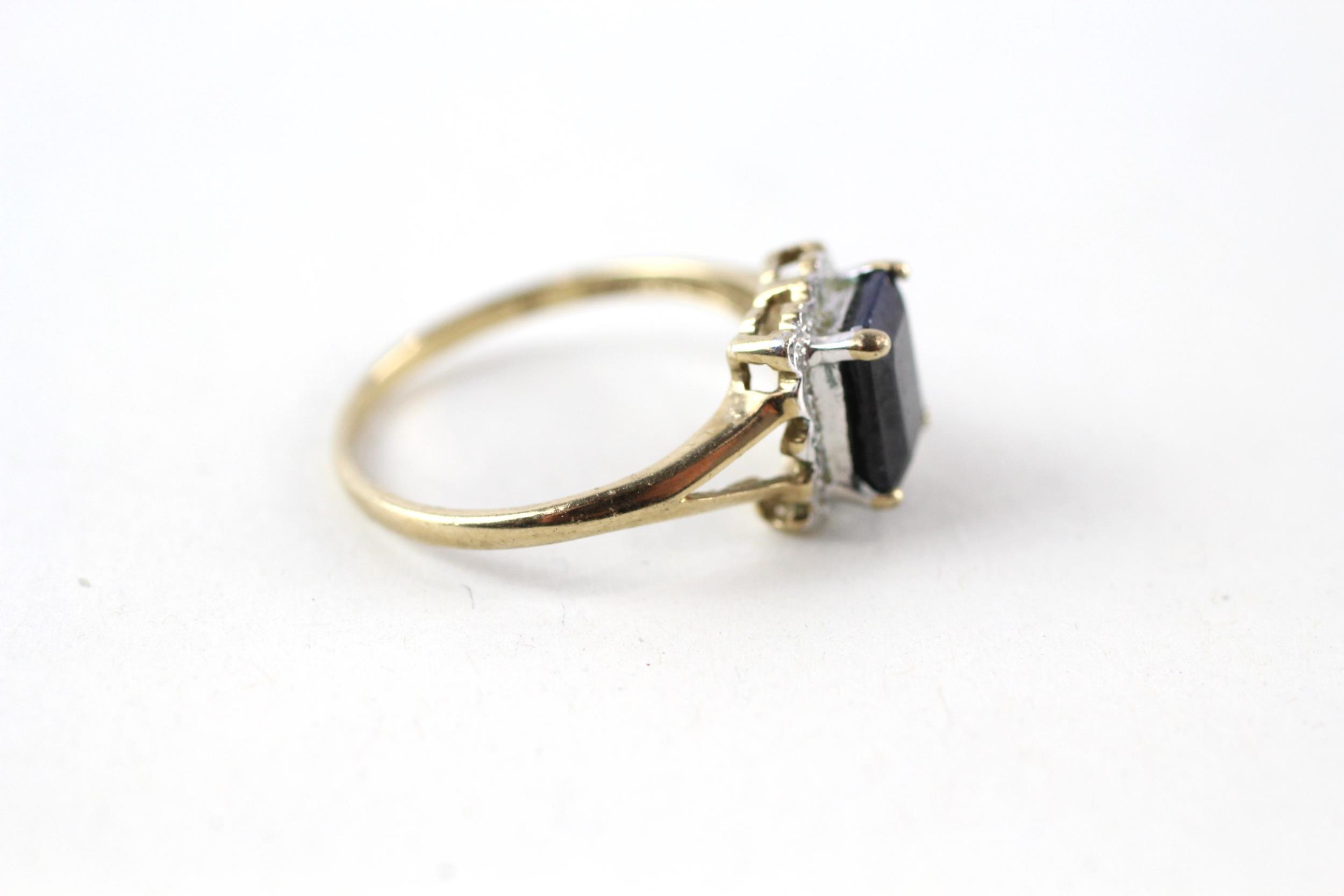 9ct gold sapphire & diamond cluster ring (2g) Size P - Image 2 of 6