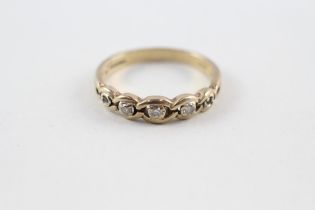 9ct gold diamond three stone ring (2.6g) Size P