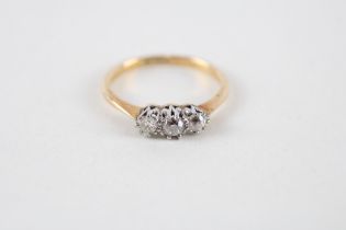 18ct gold diamond three stone ring (1.8g) Size K