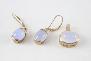 9ct gold chalcedony pendant & earrings set (9.1g)