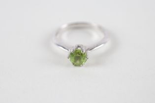 9ct gold peridot solitaire ring (2.3g) Size N