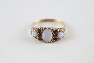 9ct gold opal & garnet ring (2.9g) Size K