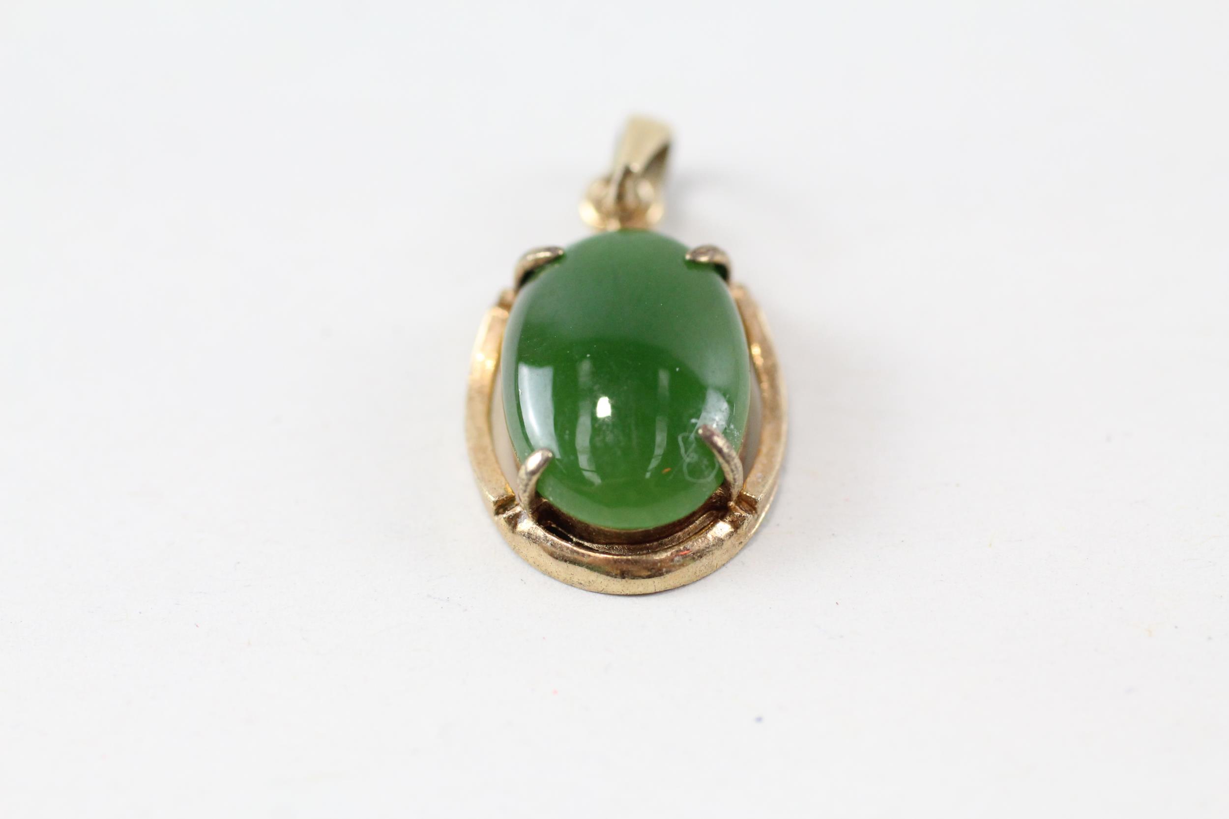 2x 9ct gold green gemstone pendants (3.3g) - Image 2 of 5