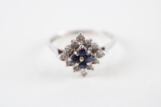 9ct gold sapphire & diamond cluster ring (2.5g) Size T