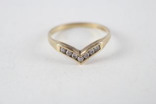 9ct gold diamond wishbone ring (1.5g) Size N