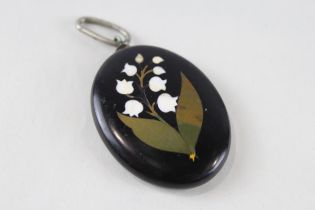 A Victorian pietra dura gemstone inlaid pendant (17g)