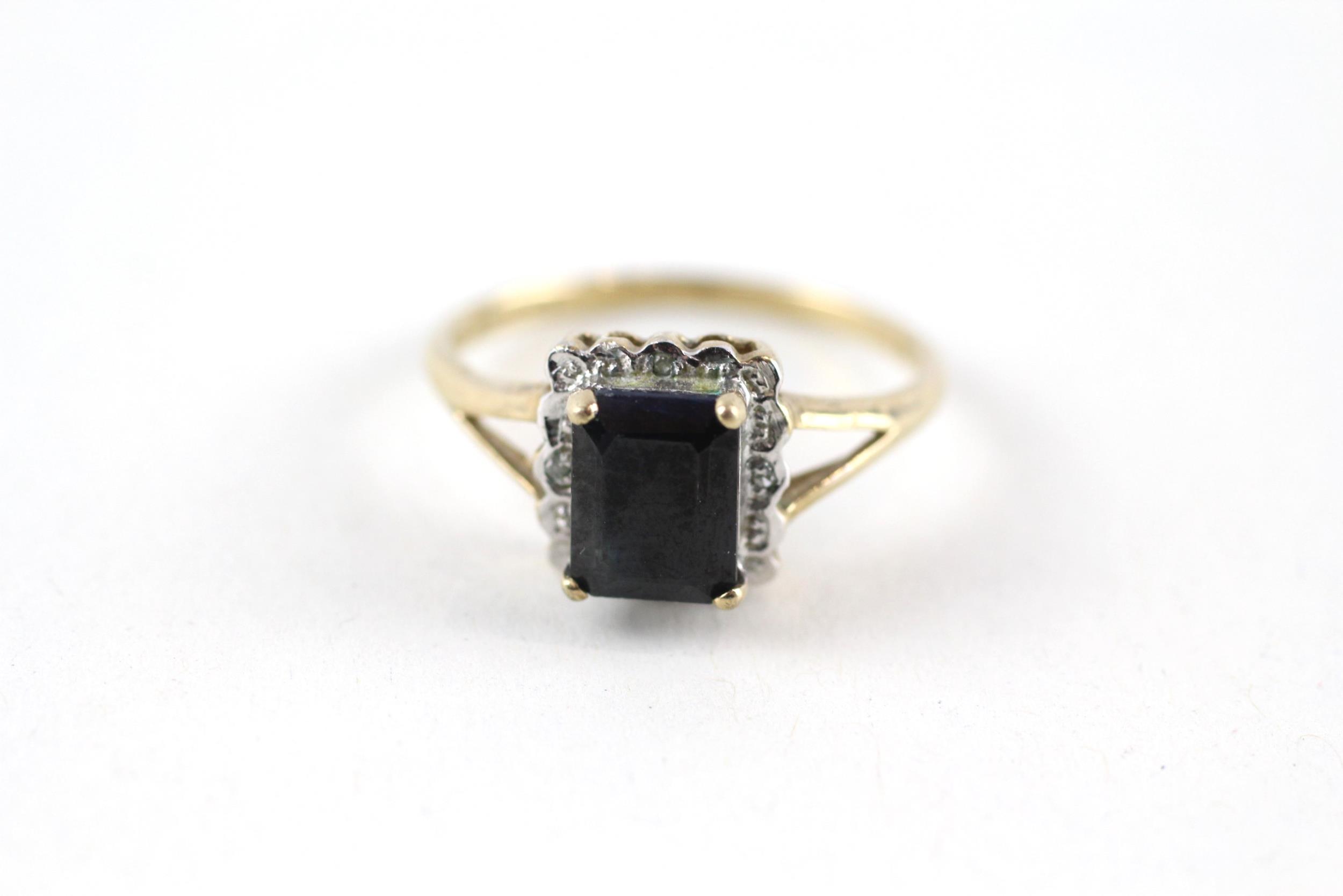 9ct gold sapphire & diamond cluster ring (2g) Size P