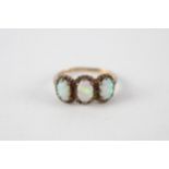 9ct gold opal three stone ring (2.8g) Size R