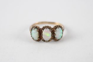 9ct gold opal three stone ring (2.8g) Size R