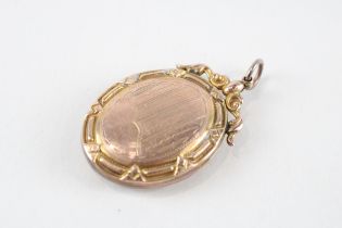 9ct gold back & front patterned locket (8.5g)