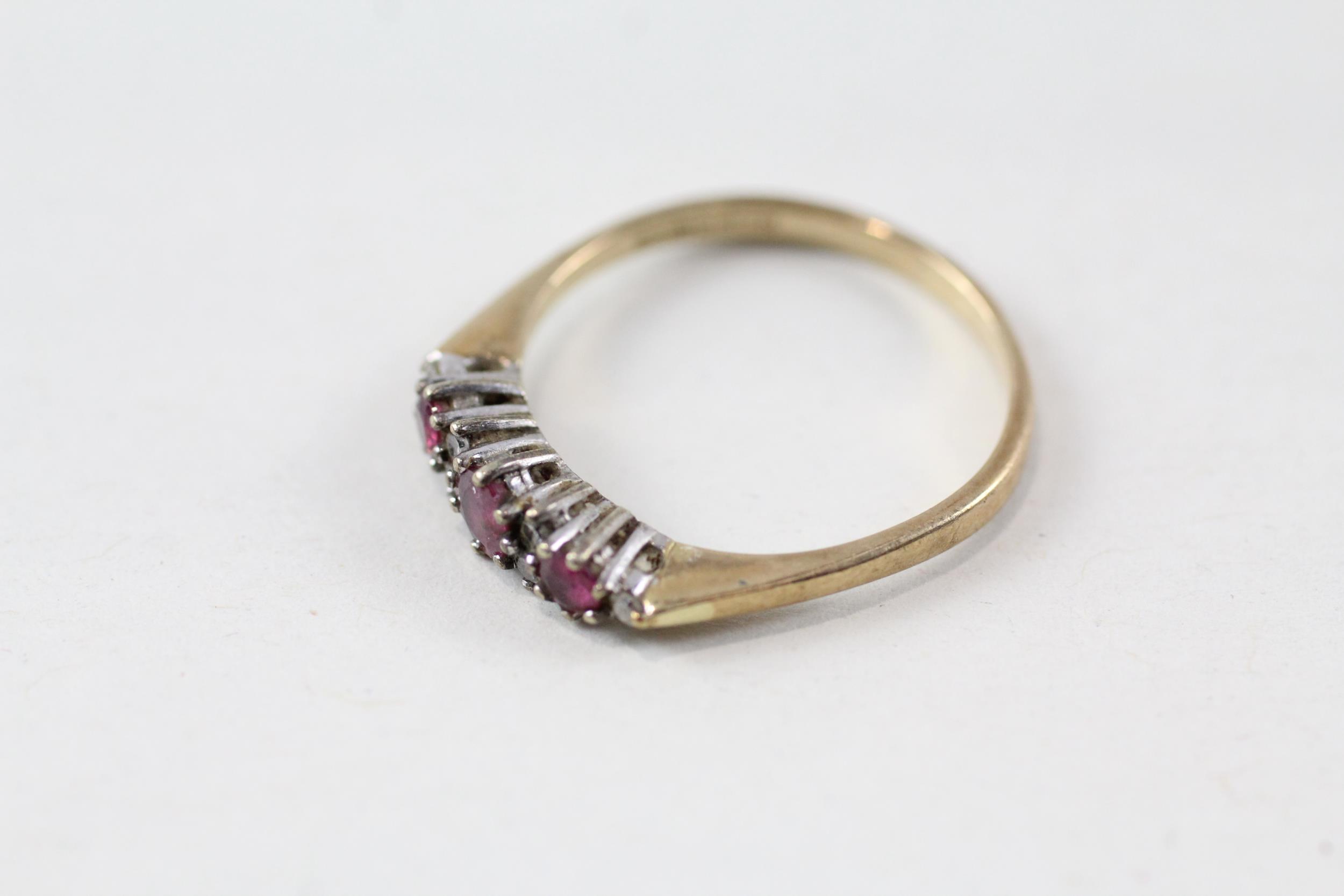 9ct gold ruby & diamond ring (2g) Size Q - Image 2 of 4