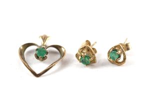 2x 9ct gold emerald pendant & earrings set (1.4g)