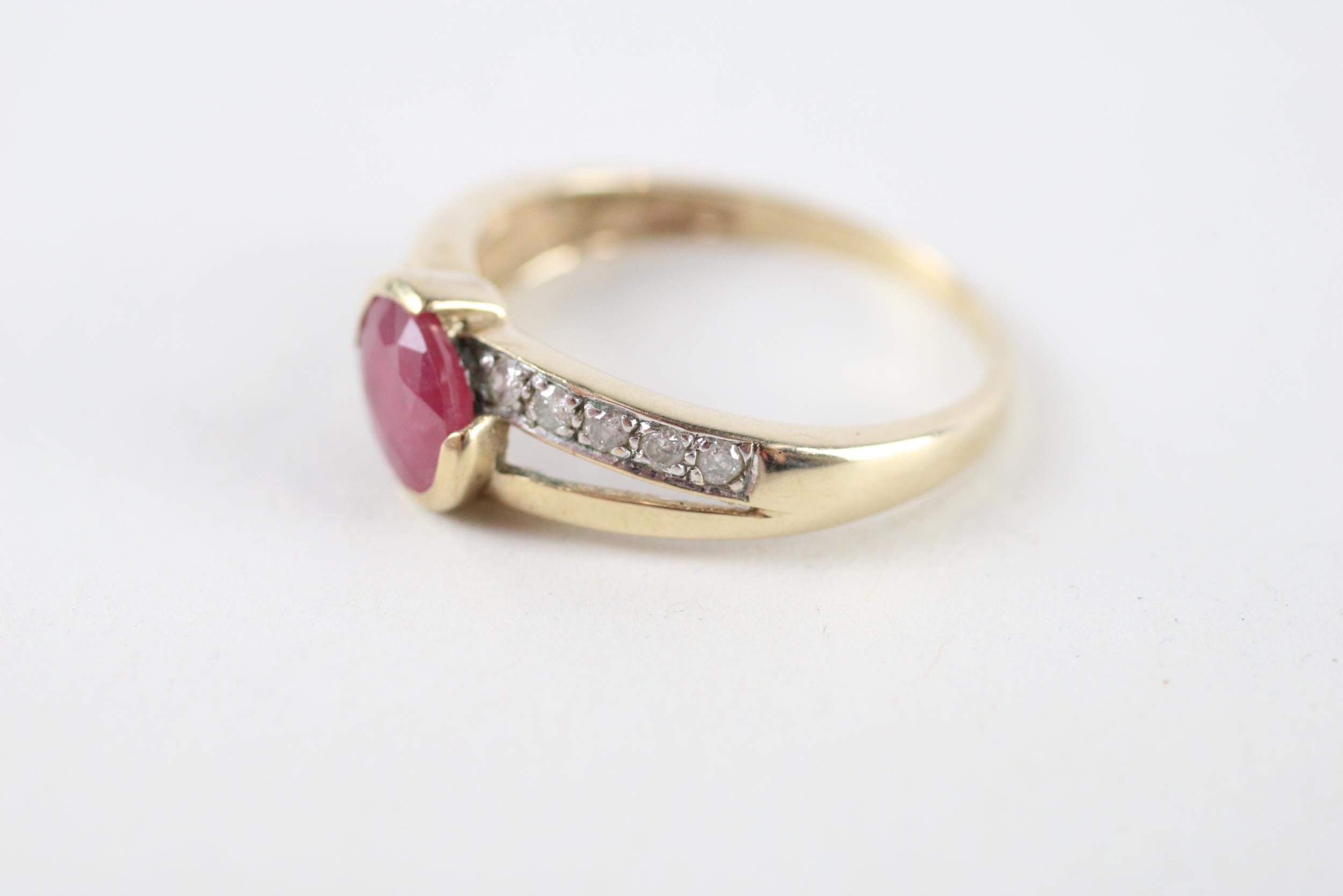 9ct gold ruby & diamond ring (2.4g) Size R - Image 3 of 4