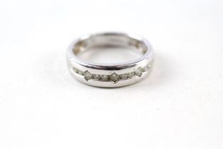 9ct white gold half eternity ring (3g) Size M