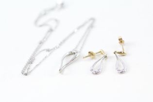 2x 9ct gold diamond earrings & necklace set (3g)