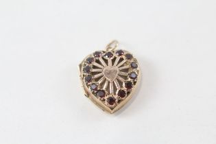 9ct gold garnet locket (3.8g)