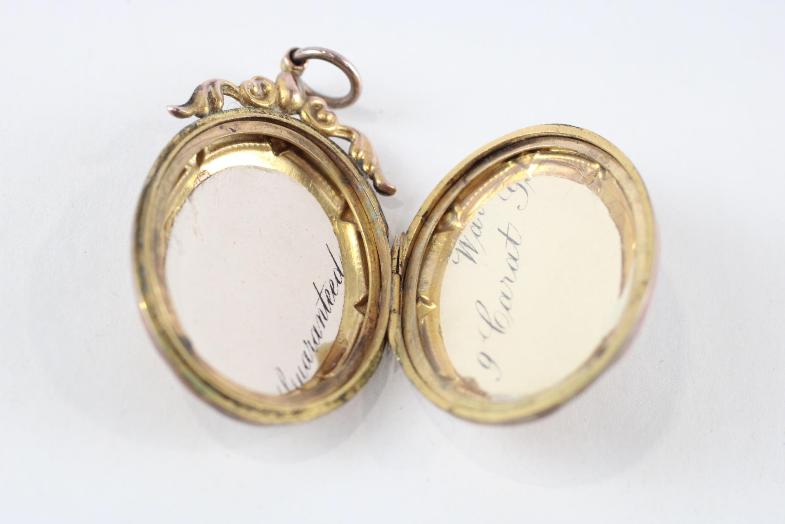 9ct gold back & front patterned locket (8.5g) - Image 3 of 4