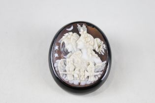 A Victorian jet brooch mounted with a carved shell cameo depicting Nyx and Hemera (18g)