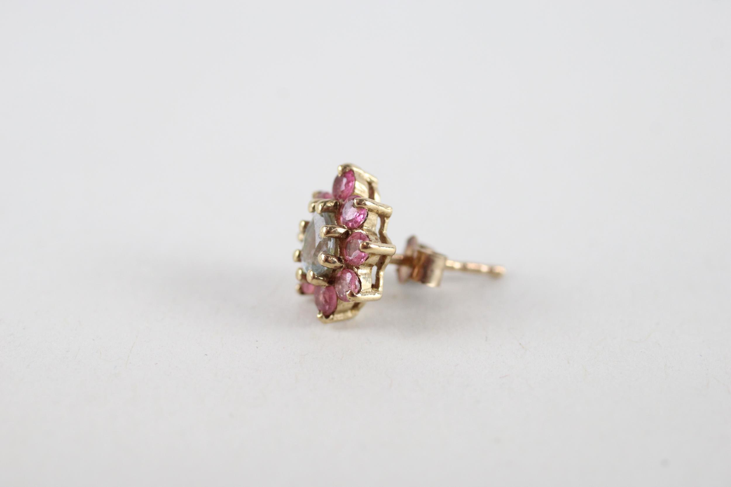 9ct gold pink & blue gemstone cluster earrings (1.4g) - Image 3 of 4