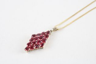 9ct gold red gemstone bluster pendant & chain (6.9g)