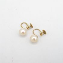 Set of screw back 9ct gold and pearl earrings - pearls measure 8.6mm dia. Total weight 2.5g