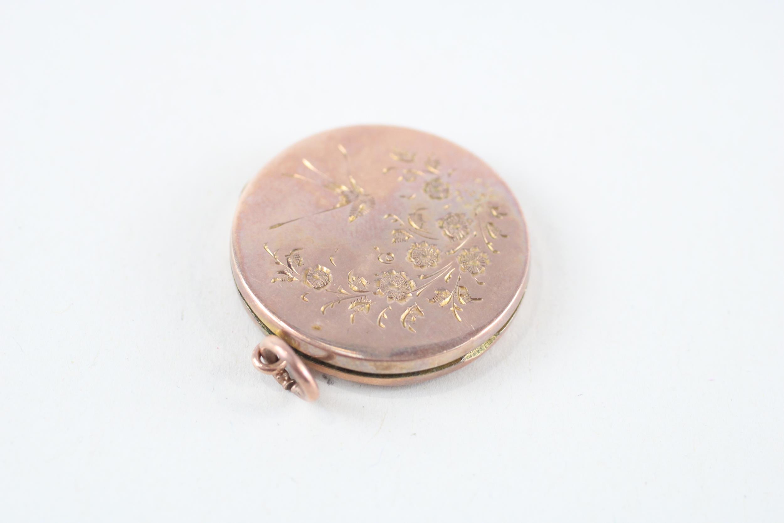 9ct gold engraved locket (4.5g) - Image 4 of 4