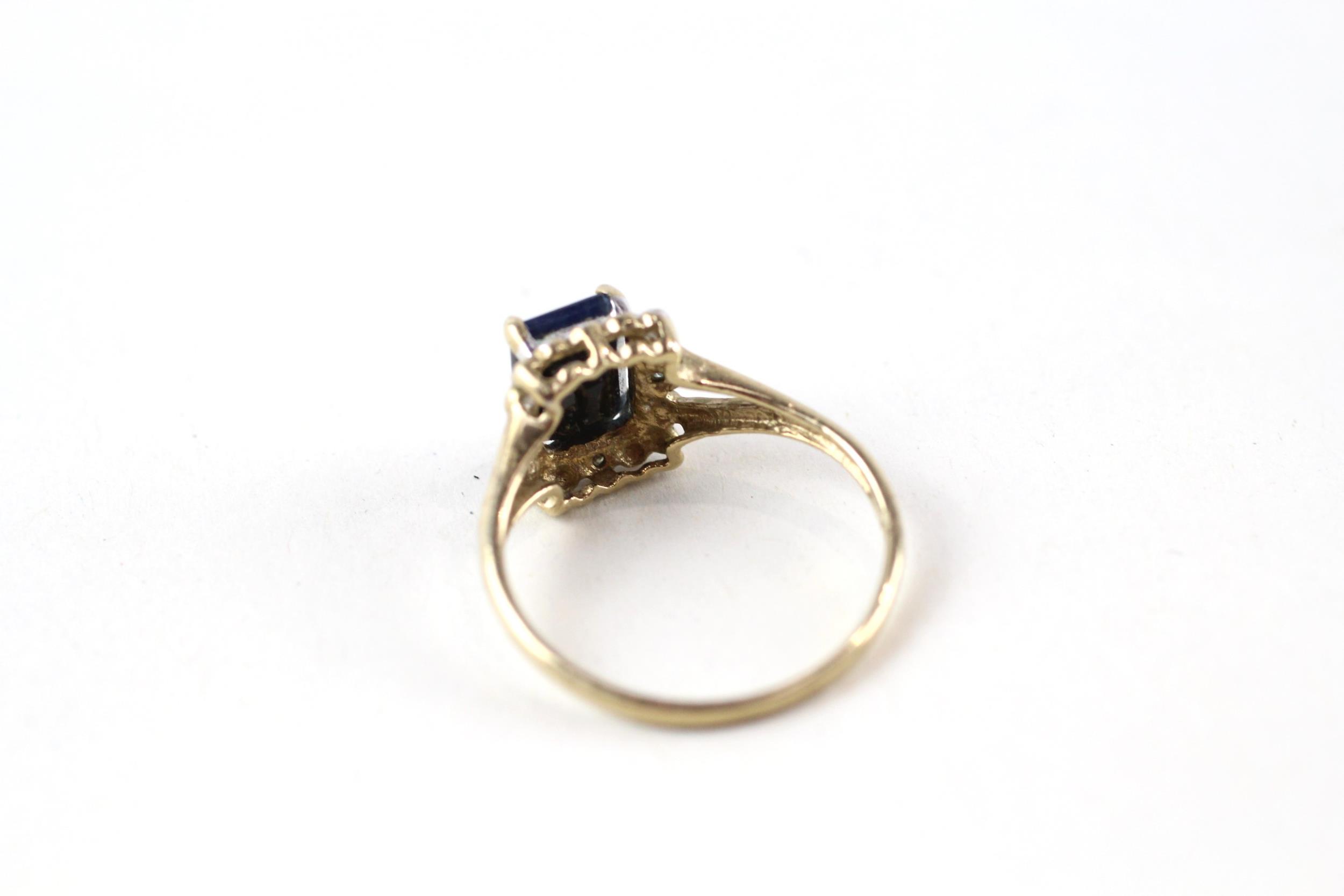 9ct gold sapphire & diamond cluster ring (2g) Size P - Image 5 of 6