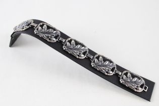 A silver oak leaf panel bracelet by Danecraft (25g)