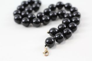 9ct gold clasp onyx beaded single strand necklace (102.6g)