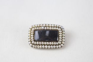 9ct gold antique seed pearl mourning locket brooch (4.2g)