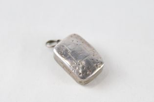 A silver Georgian vinaigrette pendant (6g)