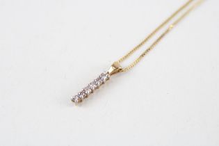 9ct gold diamond pendant & chain (1.1g)