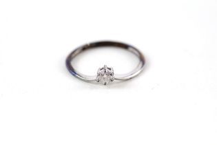 9ct gold diamond solitaire ring (1g) Size N