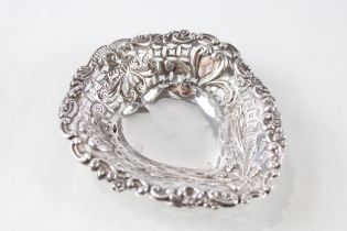 Antique Edwardian 1910 Birmingham Sterling Silver Heart Shaped Pin Dish (35g) // Maker -