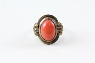 8ct gold coral dress ring (3.5g) Size O